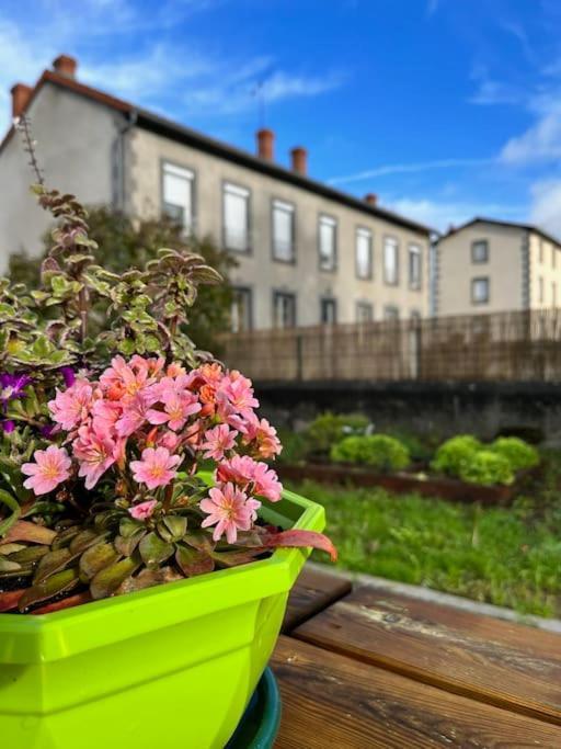 A L'Ancienne Ecole Saint-Ours (Puy-de-Dome) Exterior foto